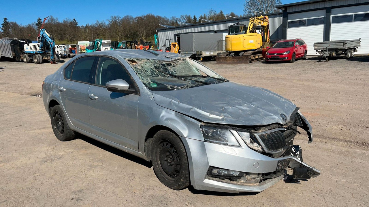 Skoda Octavia Lim. Ambition Unfall - Sedan: obrázok 3 Skoda Octavia Lim. Ambition Unfall - Sedan: obrázok 3
