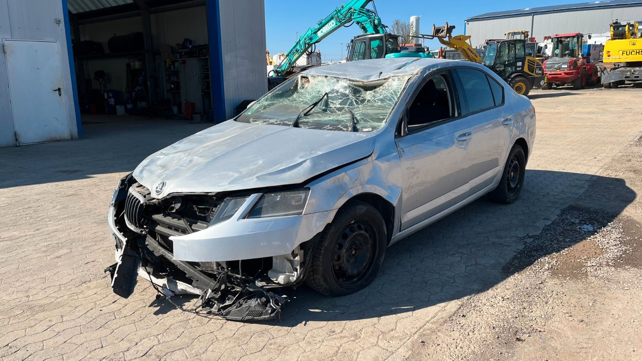 Skoda Octavia Lim. Ambition Unfall - Sedan: obrázok 2 Skoda Octavia Lim. Ambition Unfall - Sedan: obrázok 2