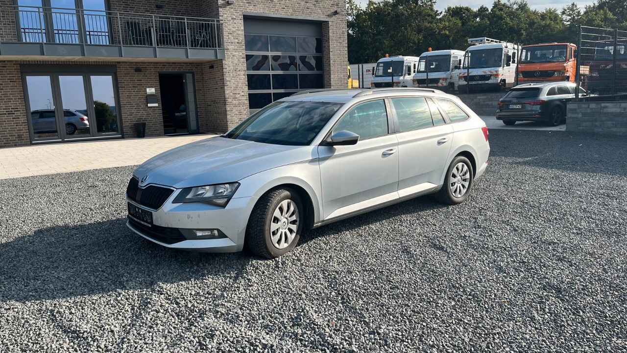Skoda Superb Combi Active - Kombi: obrázok 2 Skoda Superb Combi Active - Kombi: obrázok 2
