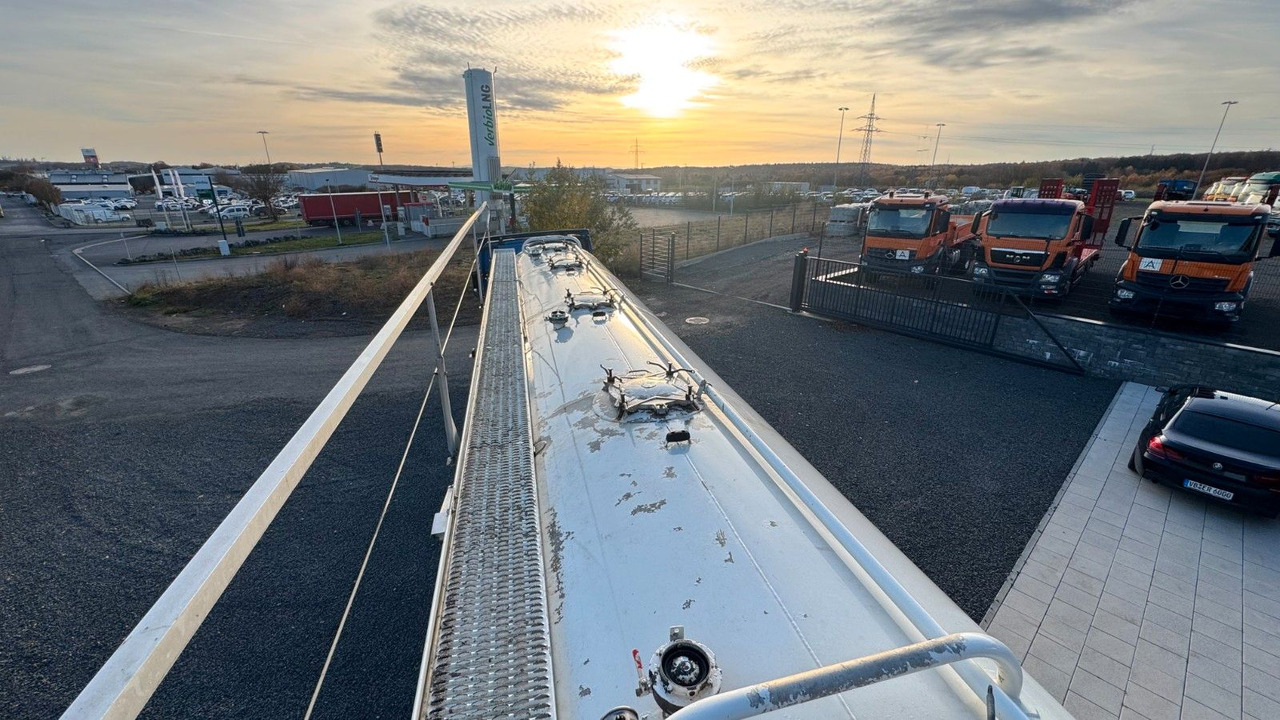 Spitzer SK 2760 CAL GGVS 60m³ Kippsilo - Silocisterna: obrázok 5 Spitzer SK 2760 CAL GGVS 60m³ Kippsilo - Silocisterna: obrázok 5