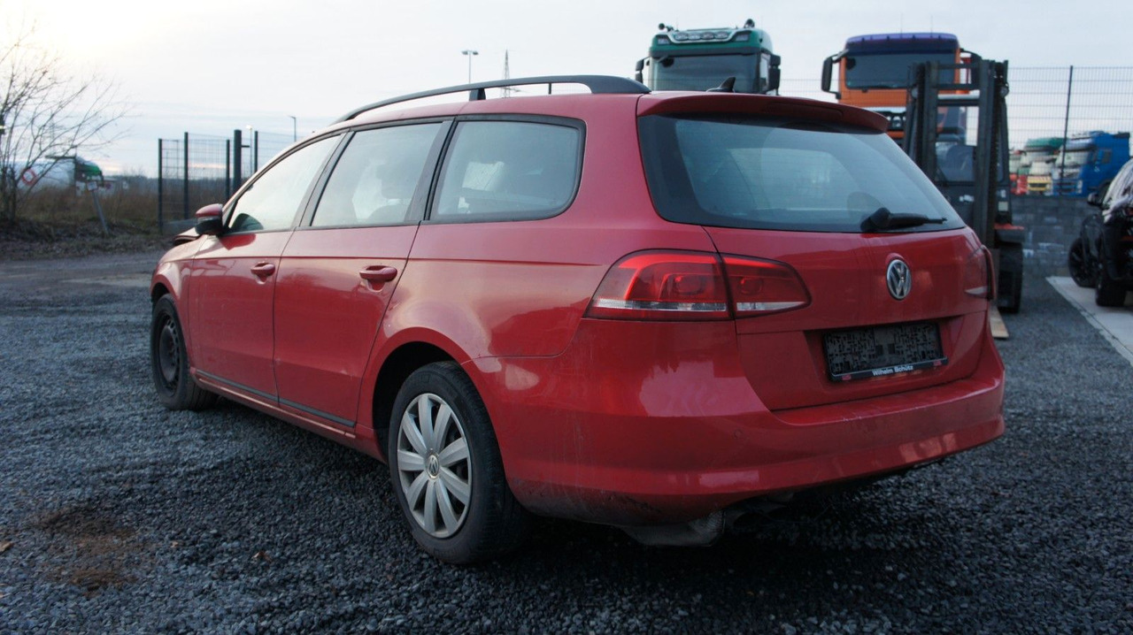 Volkswagen Passat Variant Trendline BlueMotion Unfall - Kombi: obrázok 4 Volkswagen Passat Variant Trendline BlueMotion Unfall - Kombi: obrázok 4