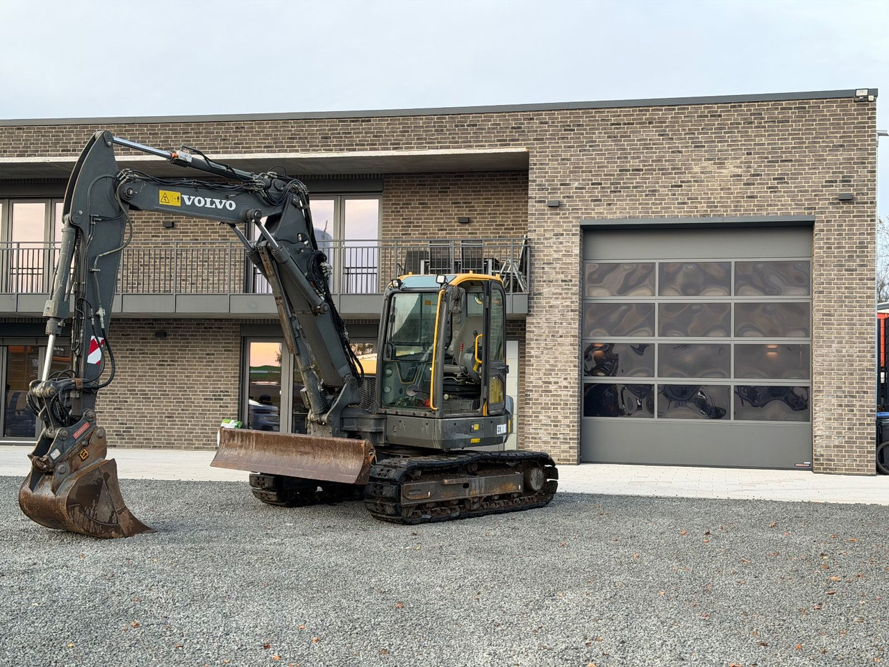 Volvo ECR 88 D Verstellauslger OQ Oilquick - Mini rýpadlo: obrázok 1 Volvo ECR 88 D Verstellauslger OQ Oilquick - Mini rýpadlo: obrázok 1