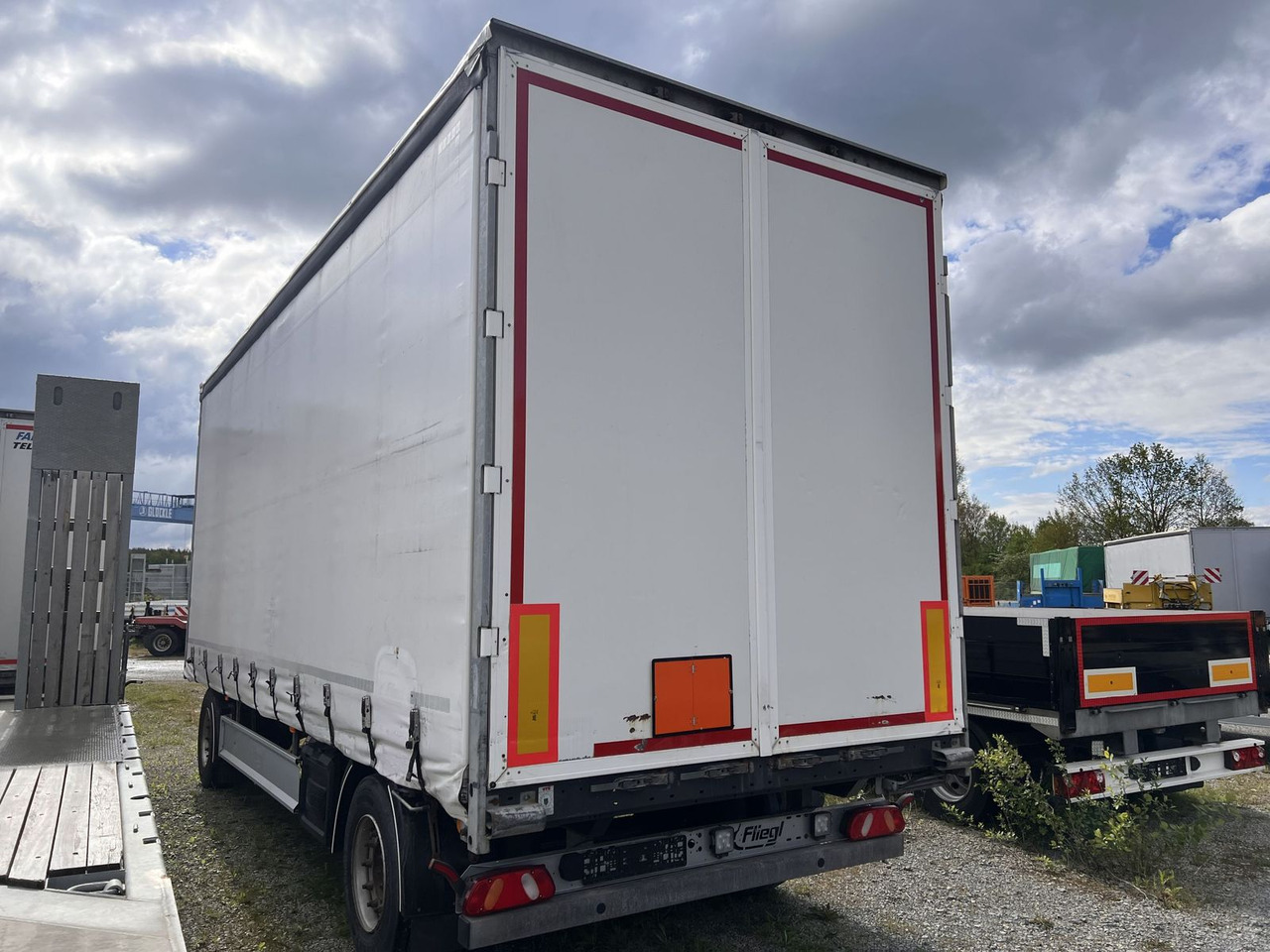 2 Achs Jumbo- Planen, Mega, durchladbar - Plachtové nákladné vozidlo: obrázok 4 2 Achs Jumbo- Planen, Mega, durchladbar - Plachtové nákladné vozidlo: obrázok 4