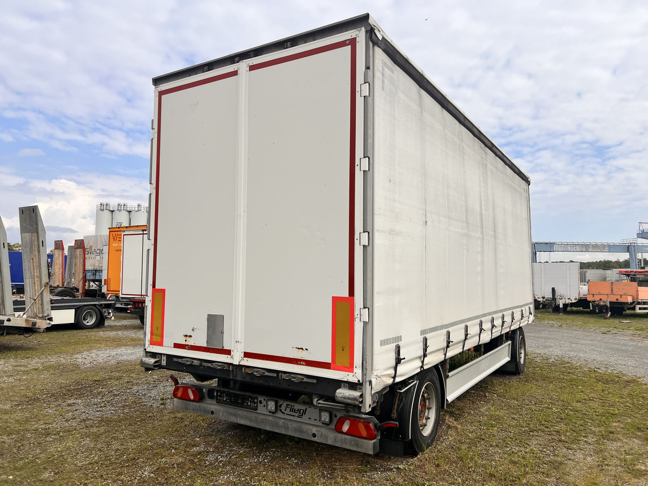 Fliegl ZPS180 2 Achs Jumbo- Planen, Mega, durchladbar - Plachtový príves: obrázok 2 Fliegl ZPS180 2 Achs Jumbo- Planen, Mega, durchladbar - Plachtový príves: obrázok 2