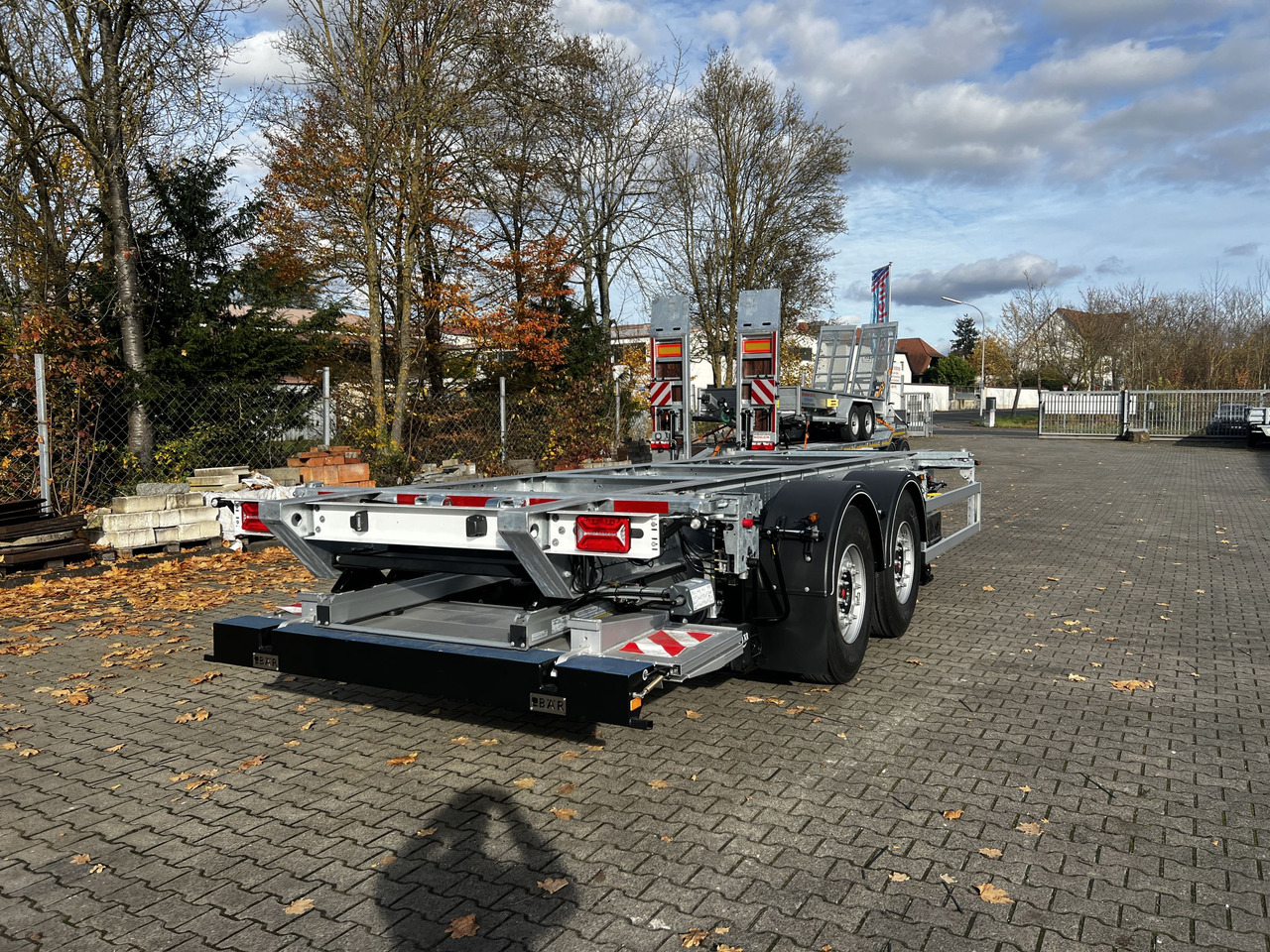 Möslein BDF Tandem- BDF- Wechselanhänger mit Ladebordwand - Príves preprava kontajnerov/ Výmenná nadstavba: obrázok 5 Möslein BDF Tandem- BDF- Wechselanhänger mit Ladebordwand - Príves preprava kontajnerov/ Výmenná nadstavba: obrázok 5