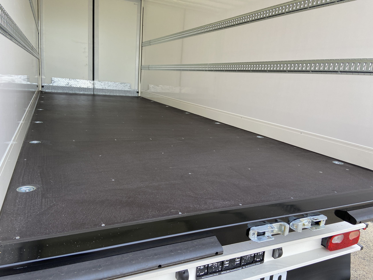 Möslein TKO 105 D 7m weiß Tandem- Koffer, Durchladbar, -- Neufahrzeug -- - Príves skriňové: obrázok 4 Möslein TKO 105 D 7m weiß Tandem- Koffer, Durchladbar, -- Neufahrzeug -- - Príves skriňové: obrázok 4