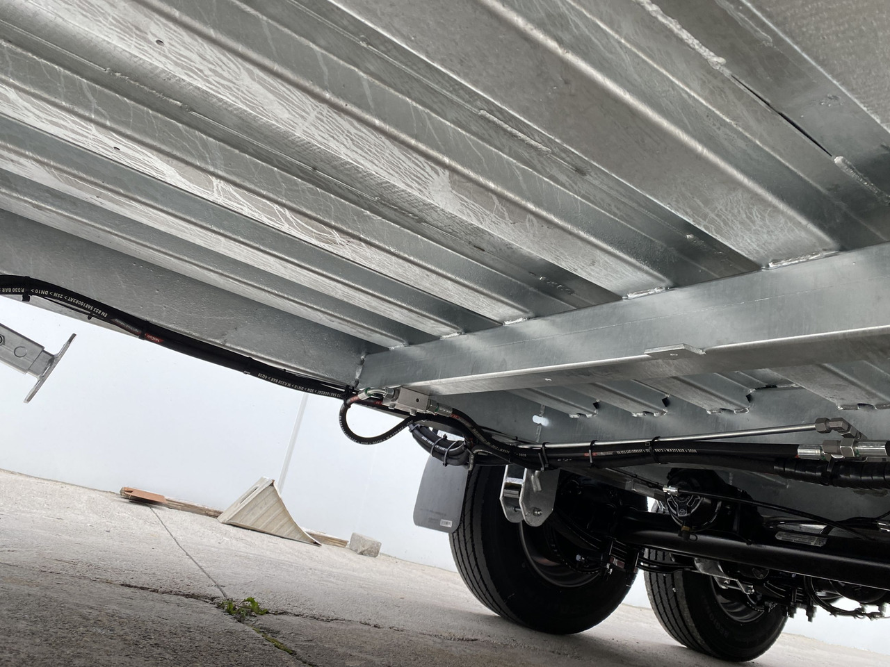 Möslein TT 11-E6x2 hydr. Rampen Tieflader für Fräsen breiten hydraulischen Rampen, Neu - Príves podvalník: obrázok 4 Möslein TT 11-E6x2 hydr. Rampen Tieflader für Fräsen breiten hydraulischen Rampen, Neu - Príves podvalník: obrázok 4