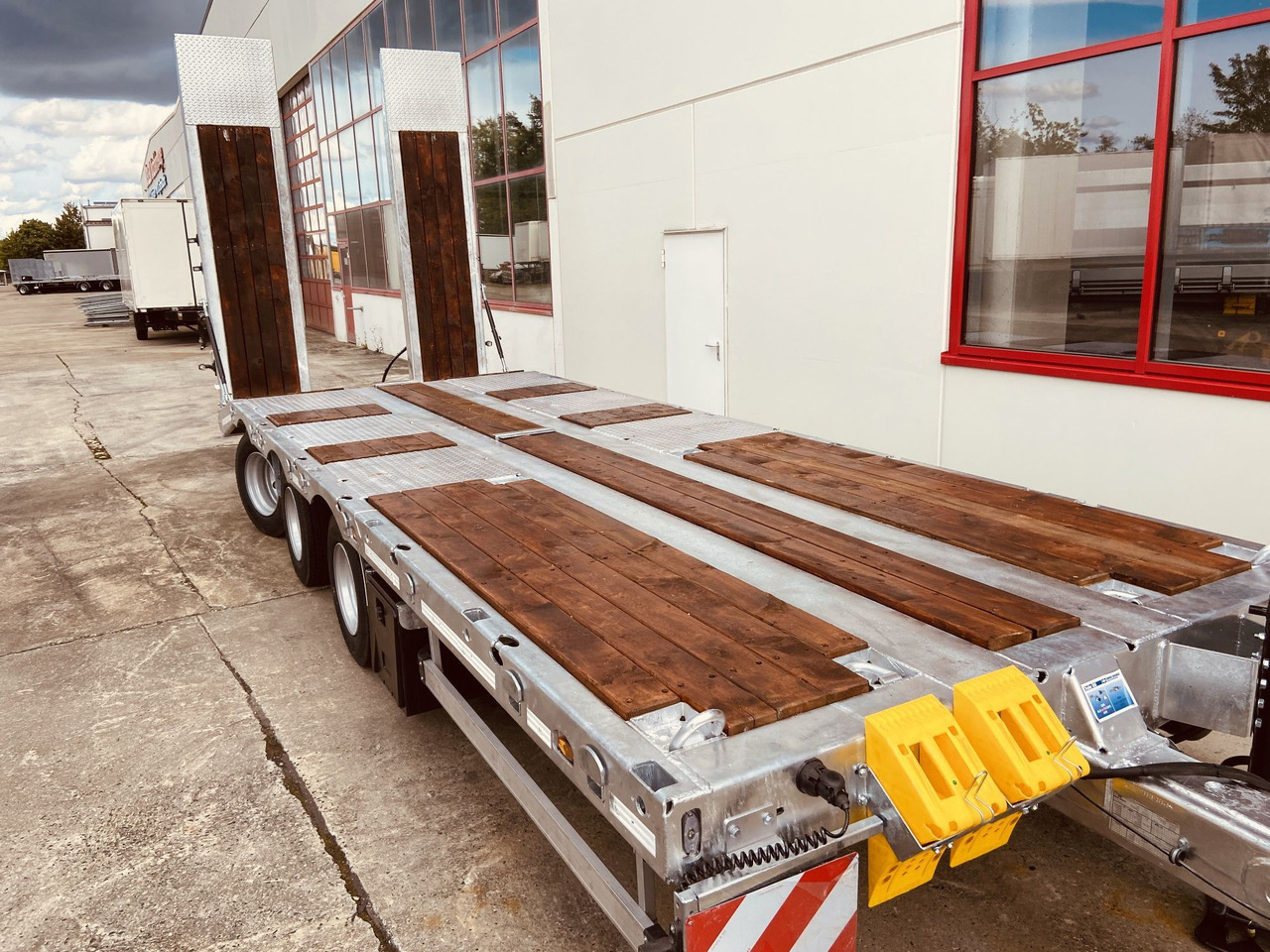 Möslein TT 28 Tridem- Tieflader 3 Achs, gelenktNeufahrzeug - Príves podvalník: obrázok 3 Möslein TT 28 Tridem- Tieflader 3 Achs, gelenktNeufahrzeug - Príves podvalník: obrázok 3