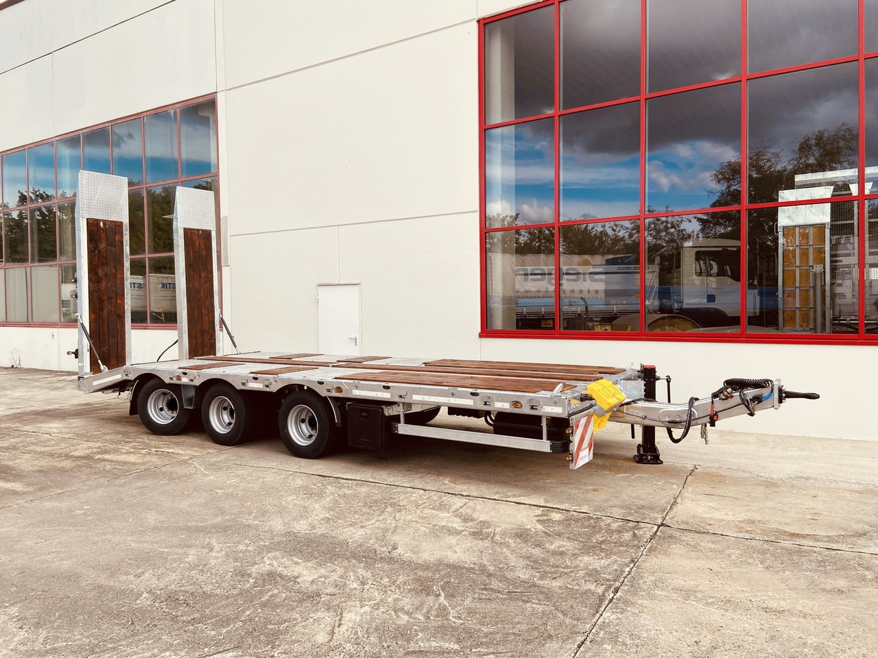 Möslein TT 28 Tridem- Tieflader 3 Achs, gelenktNeufahrzeug - Príves podvalník: obrázok 4 Möslein TT 28 Tridem- Tieflader 3 Achs, gelenktNeufahrzeug - Príves podvalník: obrázok 4