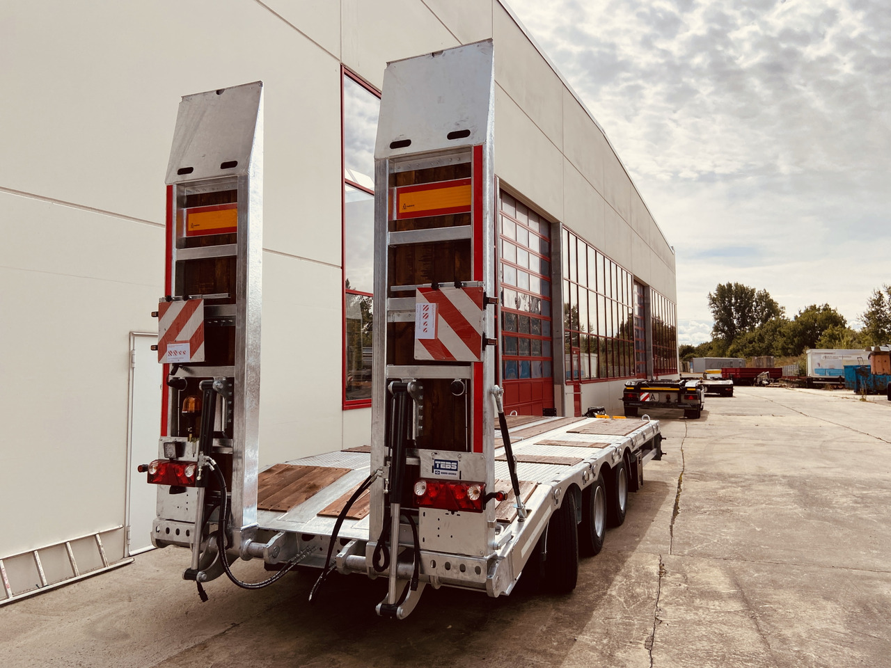 Nový Príves podvalník na prepravu ťažké stroje Möslein TT 34 Zugrohr Gerade 34 t GG Tridem- Tieflader 3 Achs, gelenktNeufahrzeug: obrázok 9 Nový Príves podvalník na prepravu ťažké stroje Möslein TT 34 Zugrohr Gerade 34 t GG Tridem- Tieflader 3 Achs, gelenktNeufahrzeug: obrázok 9