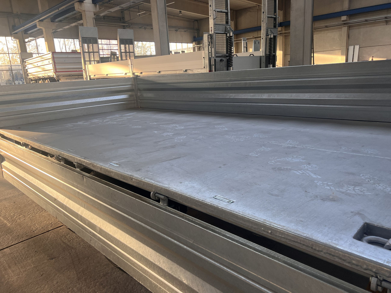 Möslein TTD 19 B neuer 19 t Tandemkipper- Tieflader - Príves sklápěcí: obrázok 4 Möslein TTD 19 B neuer 19 t Tandemkipper- Tieflader - Príves sklápěcí: obrázok 4