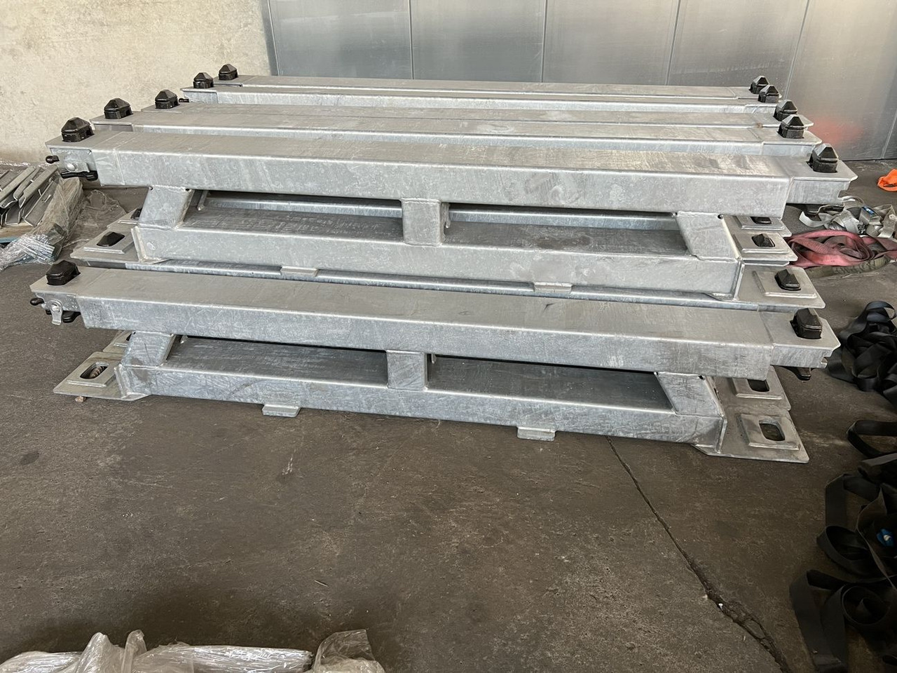 Müller Mitteltal Ausgleichsbock für Satteltieflader incl. Conatinerverschlüssen - Náves podvalník: obrázok 2 Müller Mitteltal Ausgleichsbock für Satteltieflader incl. Conatinerverschlüssen - Náves podvalník: obrázok 2