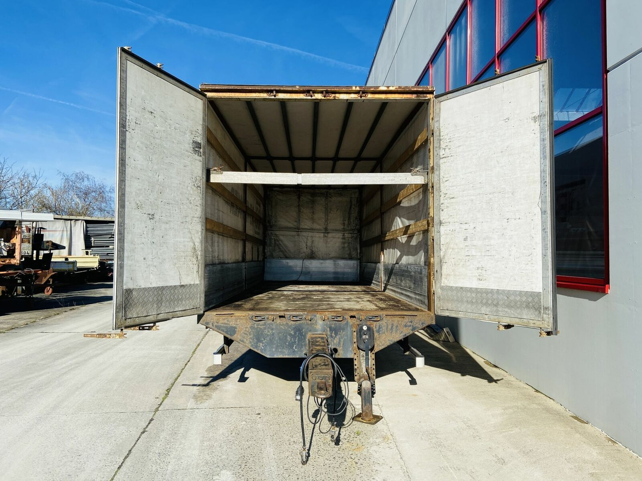 Tandem Planenanhänger - Plachtové nákladné vozidlo: obrázok 3 Tandem Planenanhänger - Plachtové nákladné vozidlo: obrázok 3