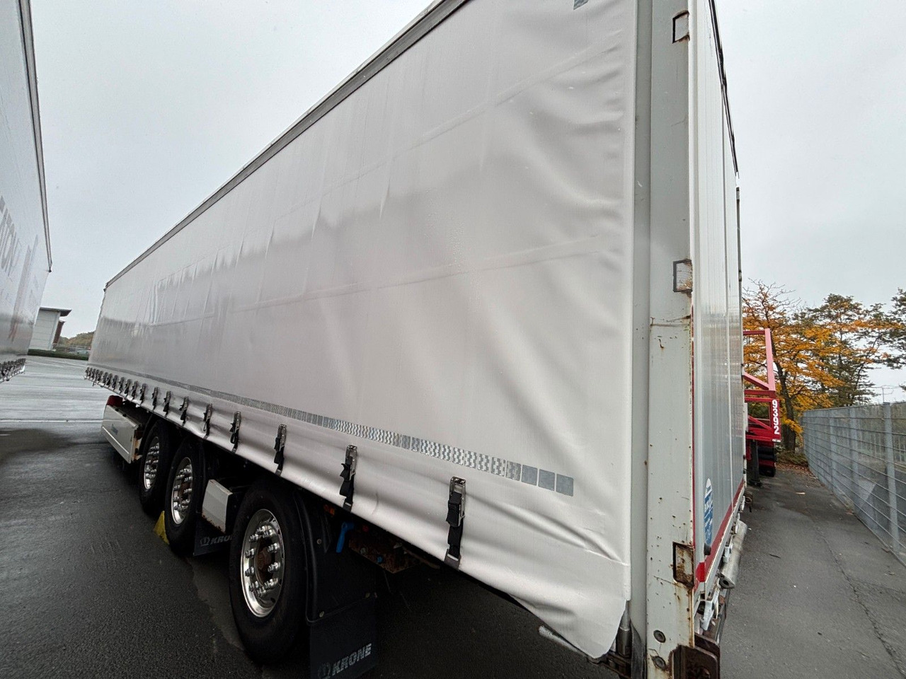 Krone SD Plane Mitnahmestapler Nachlaufachse - Plachtový náves: obrázok 2 Krone SD Plane Mitnahmestapler Nachlaufachse - Plachtový náves: obrázok 2