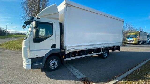 DAF LF 210 8t Pritsche-Plane LBW Tageszulassung DAF FA LF 210 08t Spier Pritsche-Plane - Plachtové nákladné vozidlo: obrázok 1 DAF LF 210 8t Pritsche-Plane LBW Tageszulassung DAF FA LF 210 08t Spier Pritsche-Plane - Plachtové nákladné vozidlo: obrázok 1