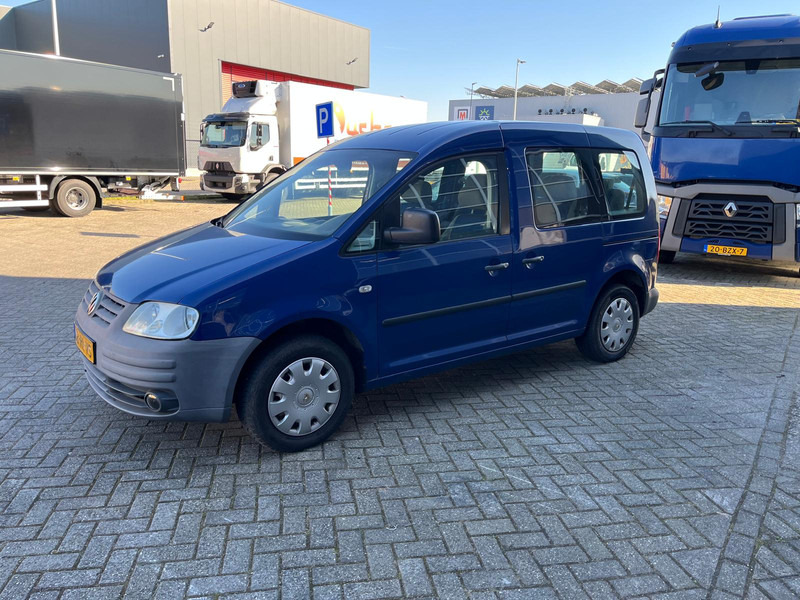 Volkswagen Caddy 1.6 Life, 7 seats, Compact - Automobil: obrázok 2 Volkswagen Caddy 1.6 Life, 7 seats, Compact - Automobil: obrázok 2