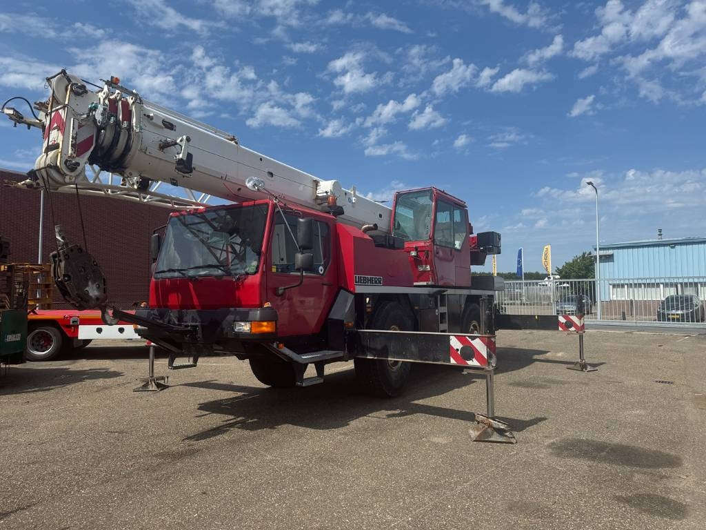 Liebherr LTM 1030-2.1 ( WITH JIB ) - Žeriav pre všetky terény: obrázok 1 Liebherr LTM 1030-2.1 ( WITH JIB ) - Žeriav pre všetky terény: obrázok 1