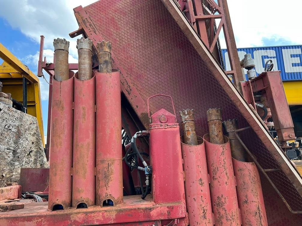 Vrtné príslušenstvo Sisu 12E480 6X6 WATER WELL DRILL ATLAS COPCO XRV410 (50: obrázok 18 Vrtné príslušenstvo Sisu 12E480 6X6 WATER WELL DRILL ATLAS COPCO XRV410 (50: obrázok 18