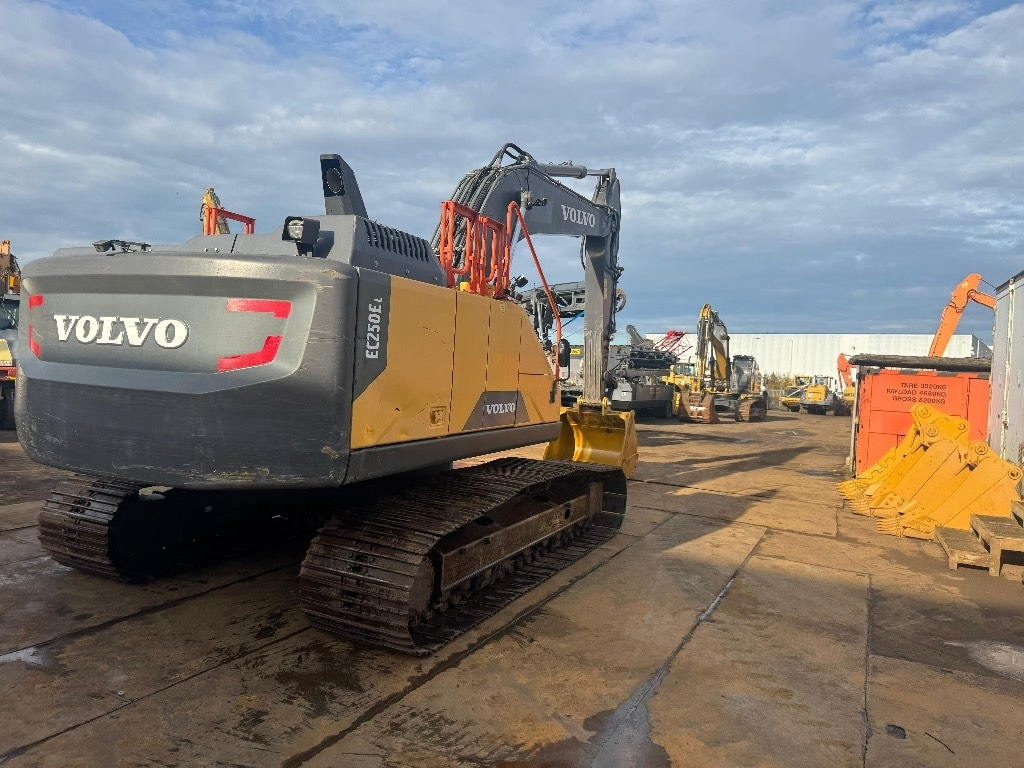 Volvo EC 250 EL - Pásové rýpadlo: obrázok 5 Volvo EC 250 EL - Pásové rýpadlo: obrázok 5