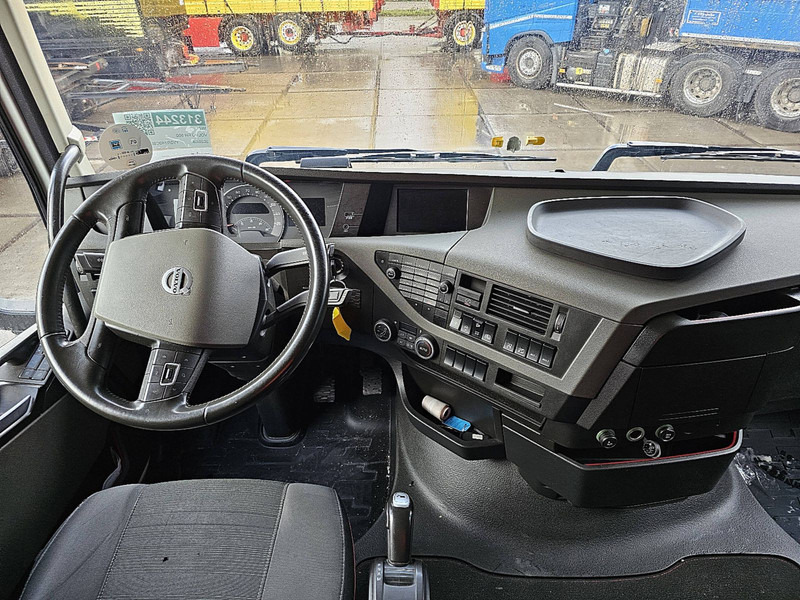Interior photo 1: Chladirenské nákladné vozidlo Volvo FH 500 Meatrails,Chereau,TK
