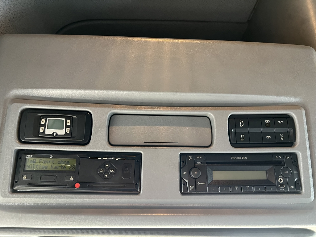 Mercedes-Benz Atego 1230 Klima ACC Schlafkabine 7,2m P+P LBW - Plachtové nákladné vozidlo: obrázok 3 Mercedes-Benz Atego 1230 Klima ACC Schlafkabine 7,2m P+P LBW - Plachtové nákladné vozidlo: obrázok 3