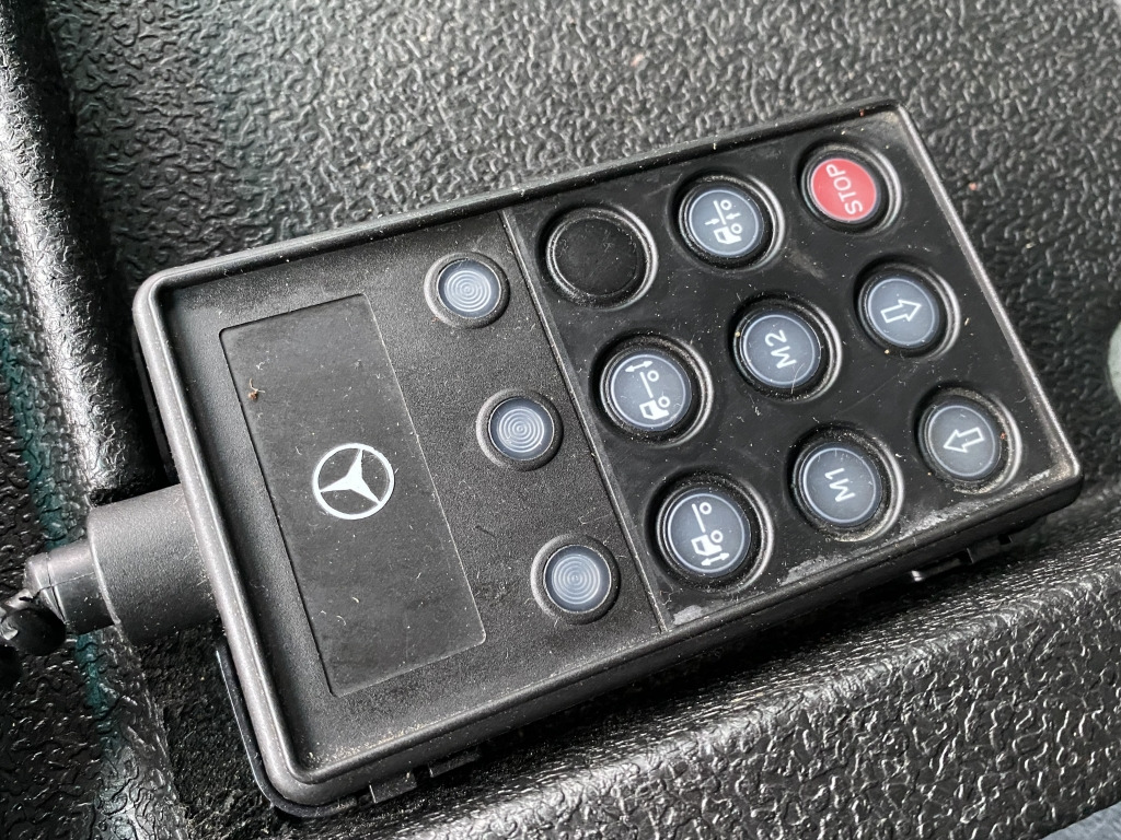 Mercedes-Benz Econic 2633 PLATZ Mülltonnenwaschanlage - Auto na odvoz odpadu: obrázok 4 Mercedes-Benz Econic 2633 PLATZ Mülltonnenwaschanlage - Auto na odvoz odpadu: obrázok 4
