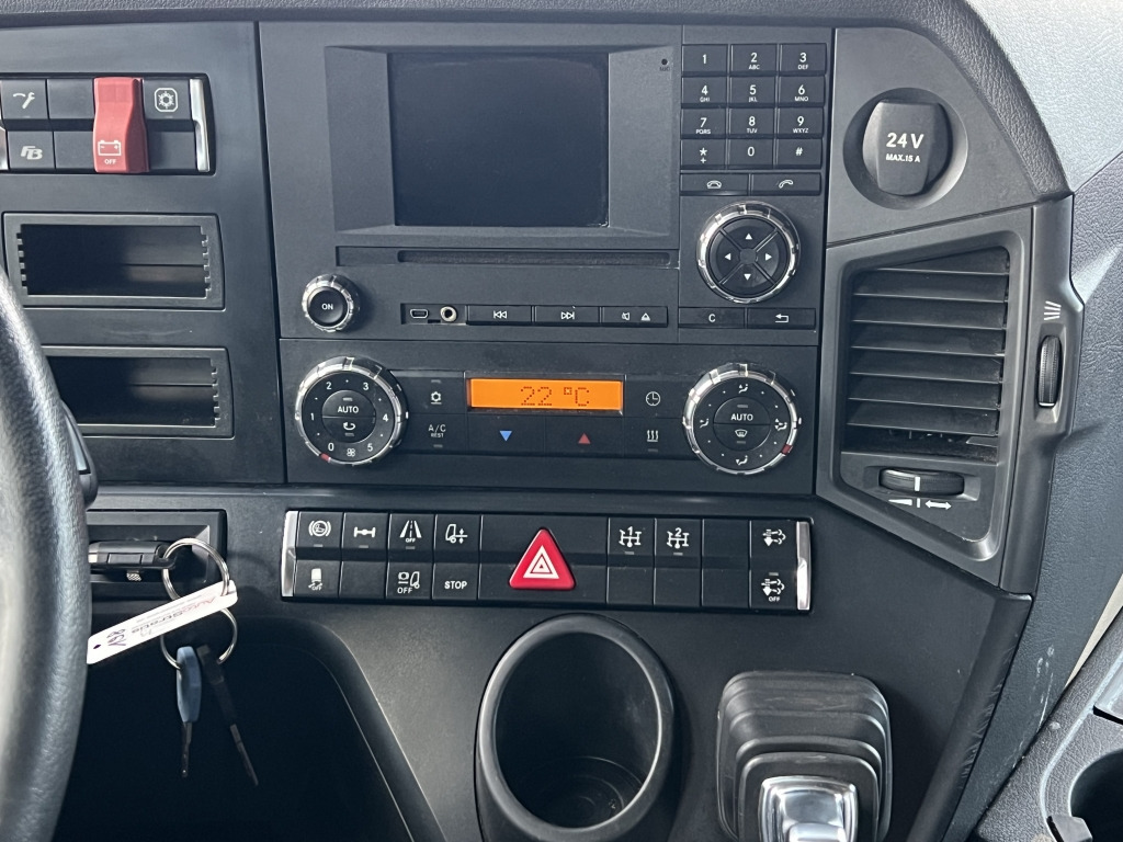 Mercedes-Benz Actros 1845 Klimaautom. Retarder 2x Nebenantrieb - Ťahač: obrázok 4 Mercedes-Benz Actros 1845 Klimaautom. Retarder 2x Nebenantrieb - Ťahač: obrázok 4