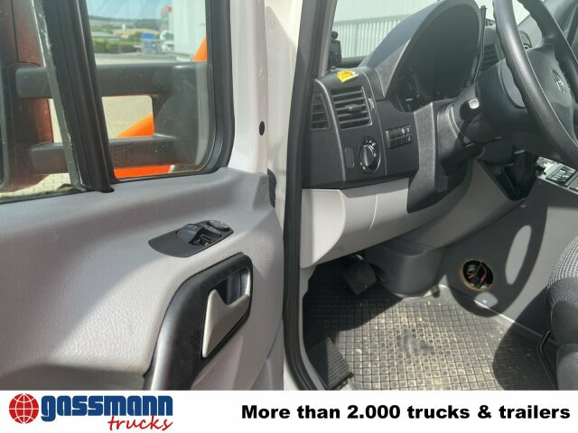 Mercedes-Benz Sprinter 516 CDI 4x2, Rettungswagen, Bi-Xenon - Furgon: obrázok 4 Mercedes-Benz Sprinter 516 CDI 4x2, Rettungswagen, Bi-Xenon - Furgon: obrázok 4