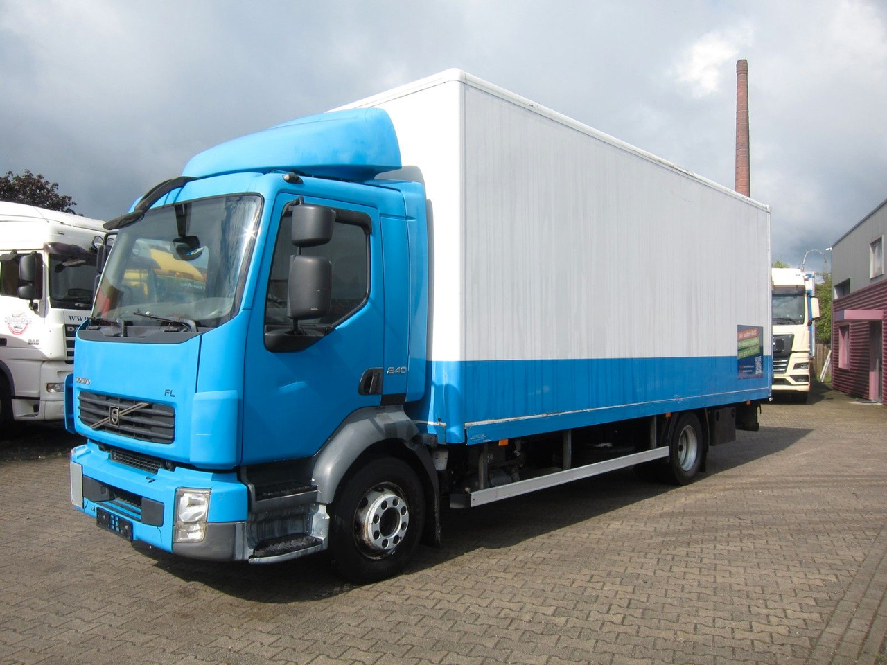 Volvo FL 240 12T Koffer KBW Manual - Skříňový nákladní auto: obrázok 2 Volvo FL 240 12T Koffer KBW Manual - Skříňový nákladní auto: obrázok 2