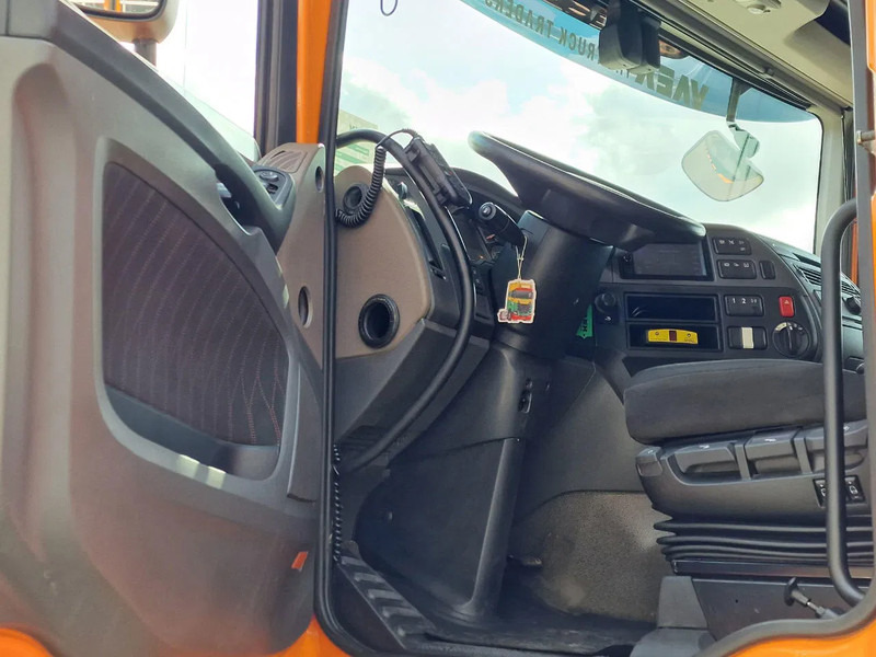 DAF XF 530 4x2 - Livestock Menke 2 deck water & ventilation - Přepravník zvířat: obrázok 4 DAF XF 530 4x2 - Livestock Menke 2 deck water & ventilation - Přepravník zvířat: obrázok 4