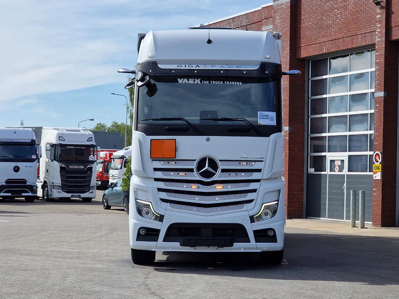 Mercedes-Benz Actros 2545 6x2*4 - Box with sidedoors - Loadlift - Steering axle - Full air - Camera - Skříňový nákladní auto: obrázok 2 Mercedes-Benz Actros 2545 6x2*4 - Box with sidedoors - Loadlift - Steering axle - Full air - Camera - Skříňový nákladní auto: obrázok 2