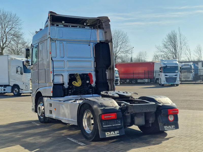 DAF XF 440 SpaceCab 4x2 - Full spoiler - Alloy wheels - Air horn - Light bar - Ťahač: obrázok 5 DAF XF 440 SpaceCab 4x2 - Full spoiler - Alloy wheels - Air horn - Light bar - Ťahač: obrázok 5