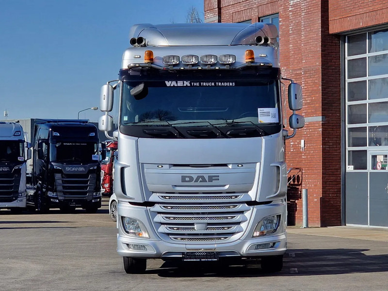 DAF XF 440 SpaceCab 4x2 - Full spoiler - Alloy wheels - Air horn - Light bar - Ťahač: obrázok 2 DAF XF 440 SpaceCab 4x2 - Full spoiler - Alloy wheels - Air horn - Light bar - Ťahač: obrázok 2