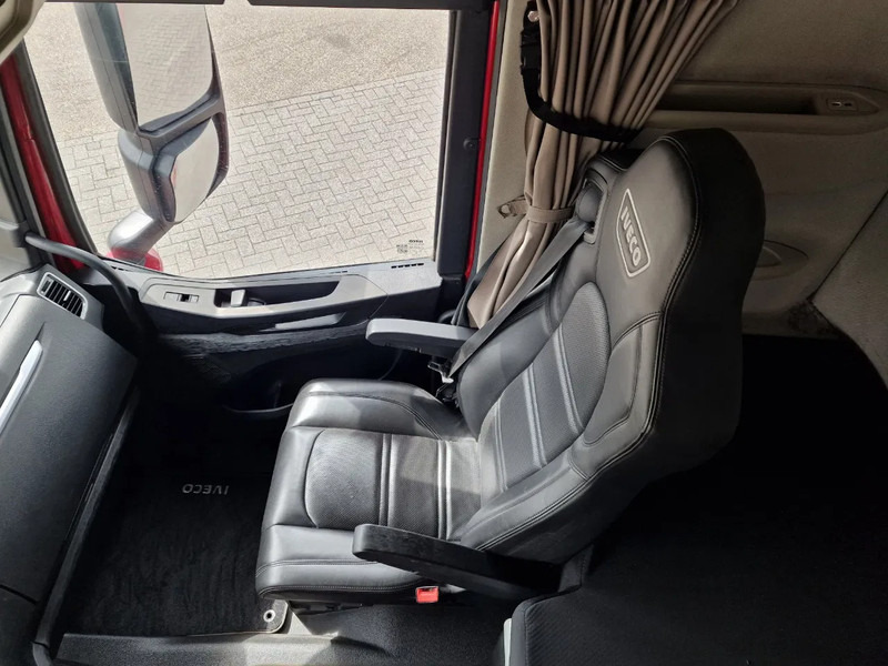 Ťahač Iveco S-WAY 570 6x2 - Retarder - Full air - 3.20 WB - Navi: obrázok 18