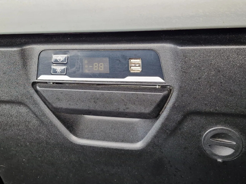 Ťahač Iveco S-WAY 570 6x2 - Retarder - Full air - 3.20 WB - Navi: obrázok 16