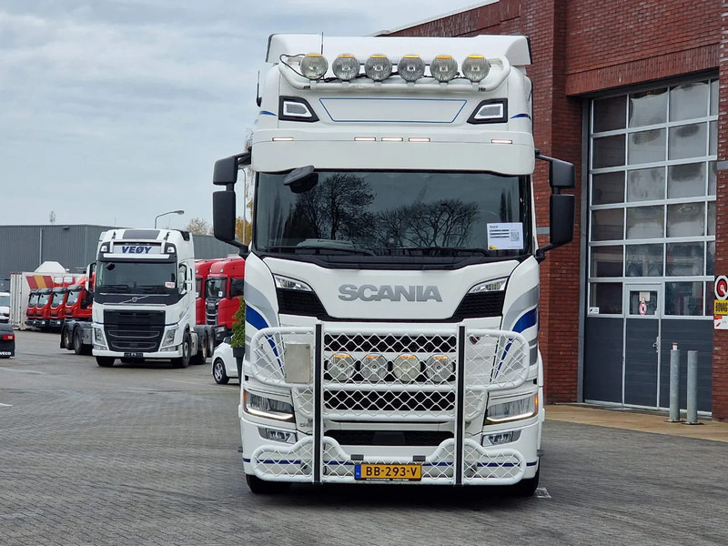 Scania R560 Highline 6x2 - BUFFL - Retarder - Full air - 3.15 WB - Leather - Ťahač: obrázok 2 Scania R560 Highline 6x2 - BUFFL - Retarder - Full air - 3.15 WB - Leather - Ťahač: obrázok 2