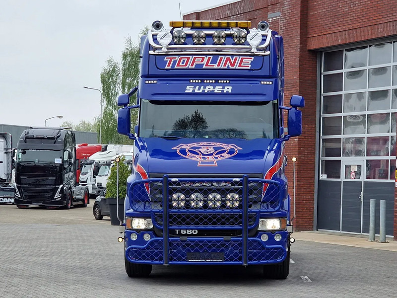 Scania T580 V8 Topline 6x2 - Original Scania Hauber / Torpedo - Manual gearbox - Show truck - Retarder - Ťahač: obrázok 2 Scania T580 V8 Topline 6x2 - Original Scania Hauber / Torpedo - Manual gearbox - Show truck - Retarder - Ťahač: obrázok 2