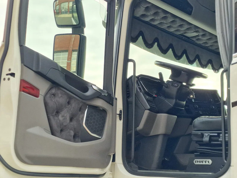 Ťahač Scania T580 V8 Tuft Torpedo V8 - Custom exterior - Retarder - Full air - Show truck - Stack exhaust: obrázok 11