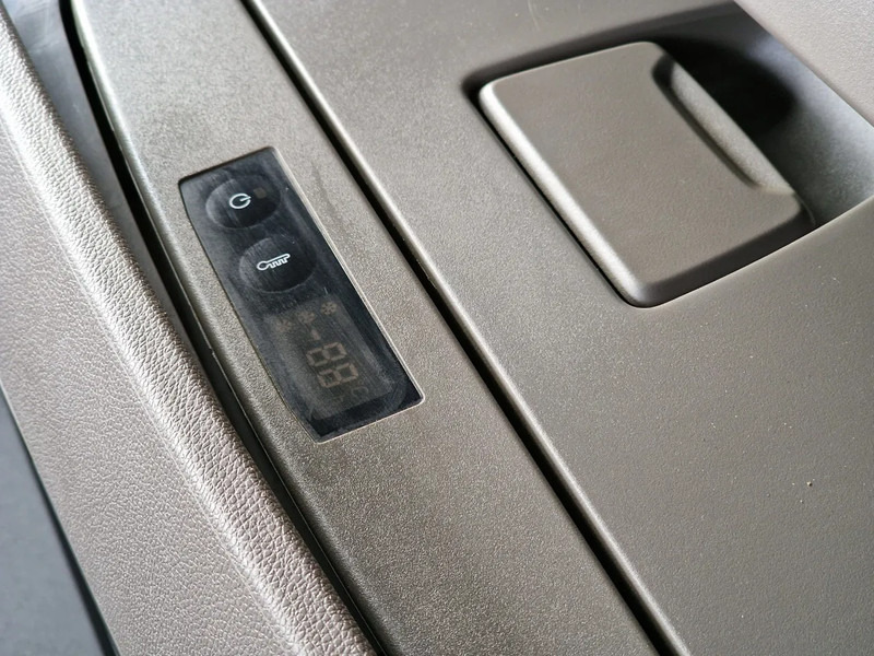 Ťahač Scania T580 V8 Tuft Torpedo V8 - Custom exterior - Retarder - Full air - Show truck - Stack exhaust: obrázok 17