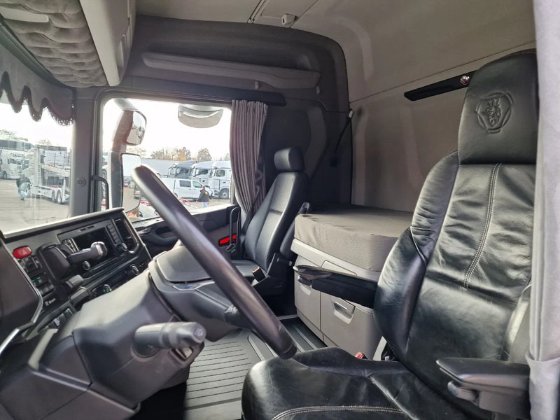 Ťahač Scania T580 V8 Tuft Torpedo V8 - Custom exterior - Retarder - Full air - Show truck - Stack exhaust: obrázok 12