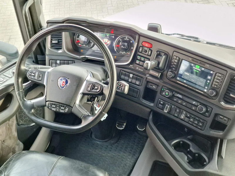 Ťahač Scania T580 V8 Tuft Torpedo V8 - Custom exterior - Retarder - Full air - Show truck - Stack exhaust: obrázok 19