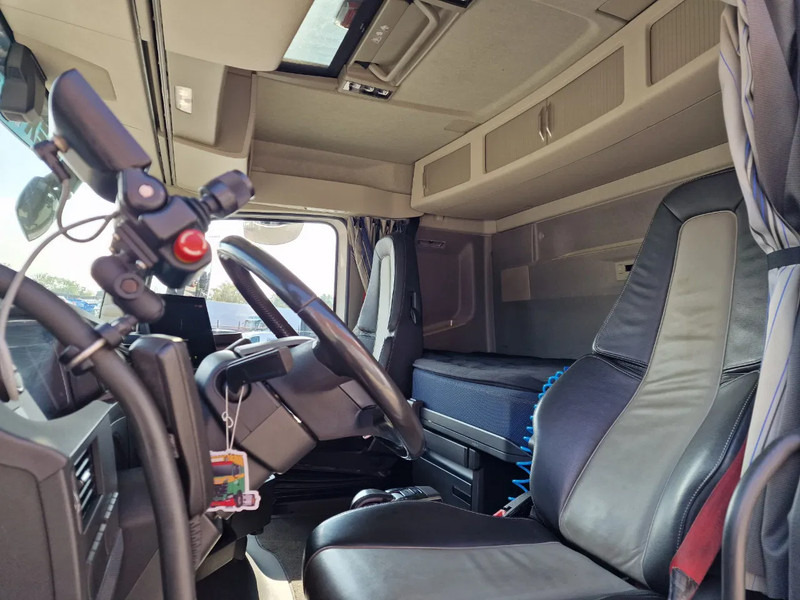 Hákový nosič kontajnerov Volvo FH 13.460 6x2 - JOAB Hookmaster / Hooklift - 4.60 WB - Full air - Like new: obrázok 11 Hákový nosič kontajnerov Volvo FH 13.460 6x2 - JOAB Hookmaster / Hooklift - 4.60 WB - Full air - Like new: obrázok 11