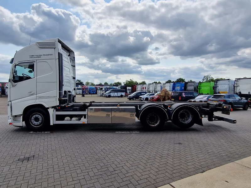Volvo FH 13.500 Globetrotter XL 6x2 - BDF - Retarder - I parkcool - Full air - 4.90 WB - Kontejnérový podvozek/ Výměnná nástavba: obrázok 4 Volvo FH 13.500 Globetrotter XL 6x2 - BDF - Retarder - I parkcool - Full air - 4.90 WB - Kontejnérový podvozek/ Výměnná nástavba: obrázok 4