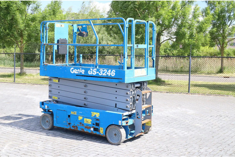 Genie GS-3246 | 12 METER | 318 KG - Samohybná plošiny: obrázok 2 Genie GS-3246 | 12 METER | 318 KG - Samohybná plošiny: obrázok 2