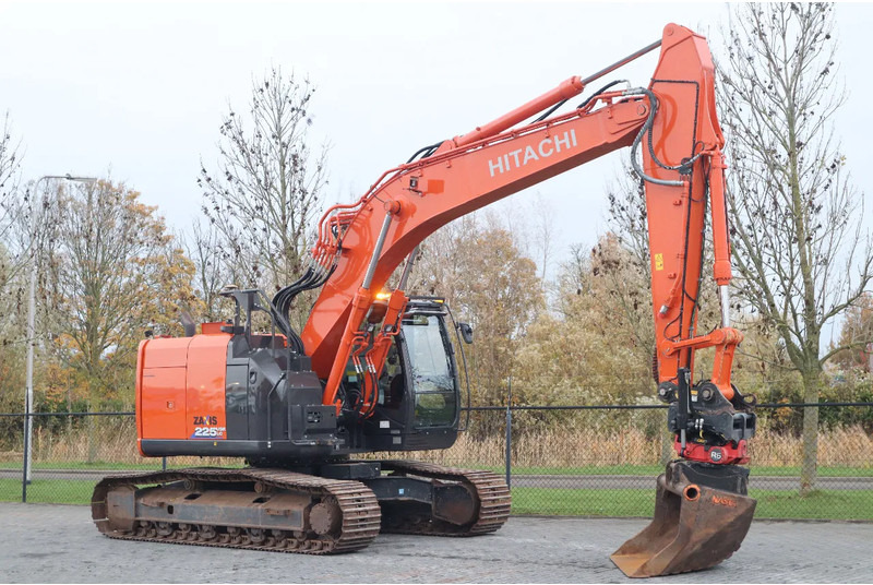 Hitachi ZX225 USRLC-6 | ROTOTILT | 3X BUCKET | TOPCON 3D MC GPS - Pásové rýpadlo: obrázok 5 Hitachi ZX225 USRLC-6 | ROTOTILT | 3X BUCKET | TOPCON 3D MC GPS - Pásové rýpadlo: obrázok 5