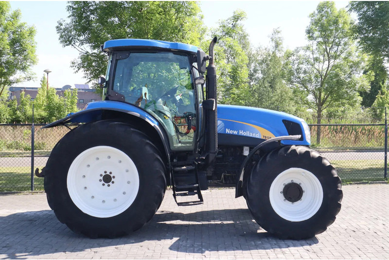 New Holland TS135A | 40 KM/H | 4X4 | SUPERSTEER - Traktor: obrázok 4 New Holland TS135A | 40 KM/H | 4X4 | SUPERSTEER - Traktor: obrázok 4