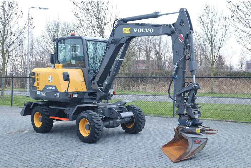 Volvo EW60E | DEMO | 30 KM/H | ROTOTILT + GRIPPER | BUCKET - Kolesové rýpadlo: obrázok 5 Volvo EW60E | DEMO | 30 KM/H | ROTOTILT + GRIPPER | BUCKET - Kolesové rýpadlo: obrázok 5