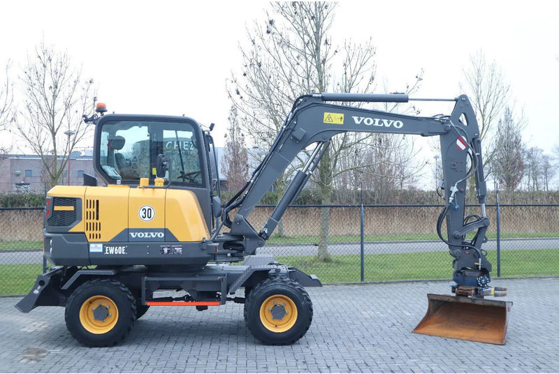 Volvo EW60E | DEMO | 30 KM/H | ROTOTILT + GRIPPER | BUCKET - Kolesové rýpadlo: obrázok 4 Volvo EW60E | DEMO | 30 KM/H | ROTOTILT + GRIPPER | BUCKET - Kolesové rýpadlo: obrázok 4
