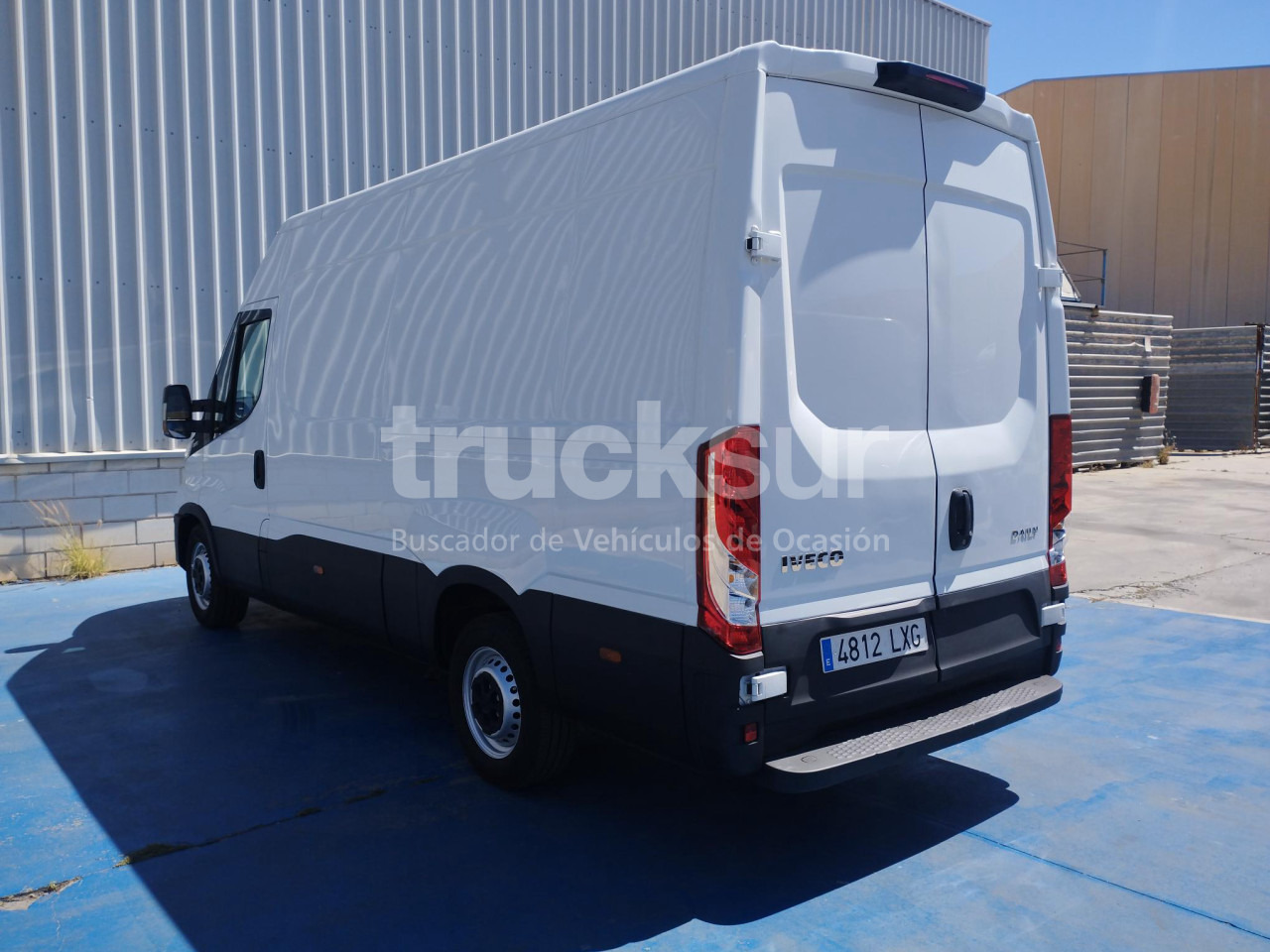 IVECO DAILY 35S16 F 12M3 - Dodávka skriňová nadstavba: obrázok 3 IVECO DAILY 35S16 F 12M3 - Dodávka skriňová nadstavba: obrázok 3