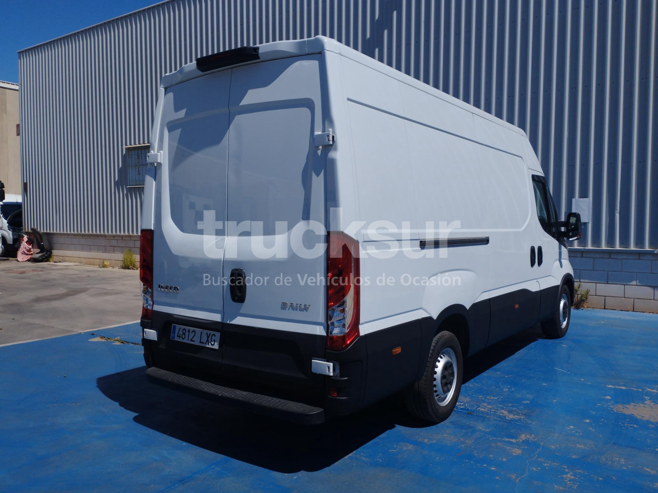 IVECO DAILY 35S16 F 12M3 - Dodávka skriňová nadstavba: obrázok 4 IVECO DAILY 35S16 F 12M3 - Dodávka skriňová nadstavba: obrázok 4